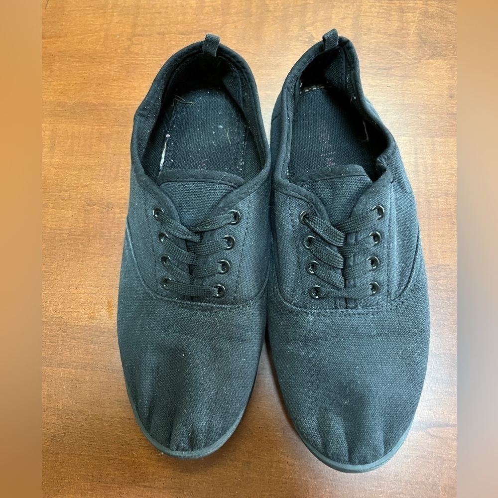 Slip on flat cloth shoes size 8